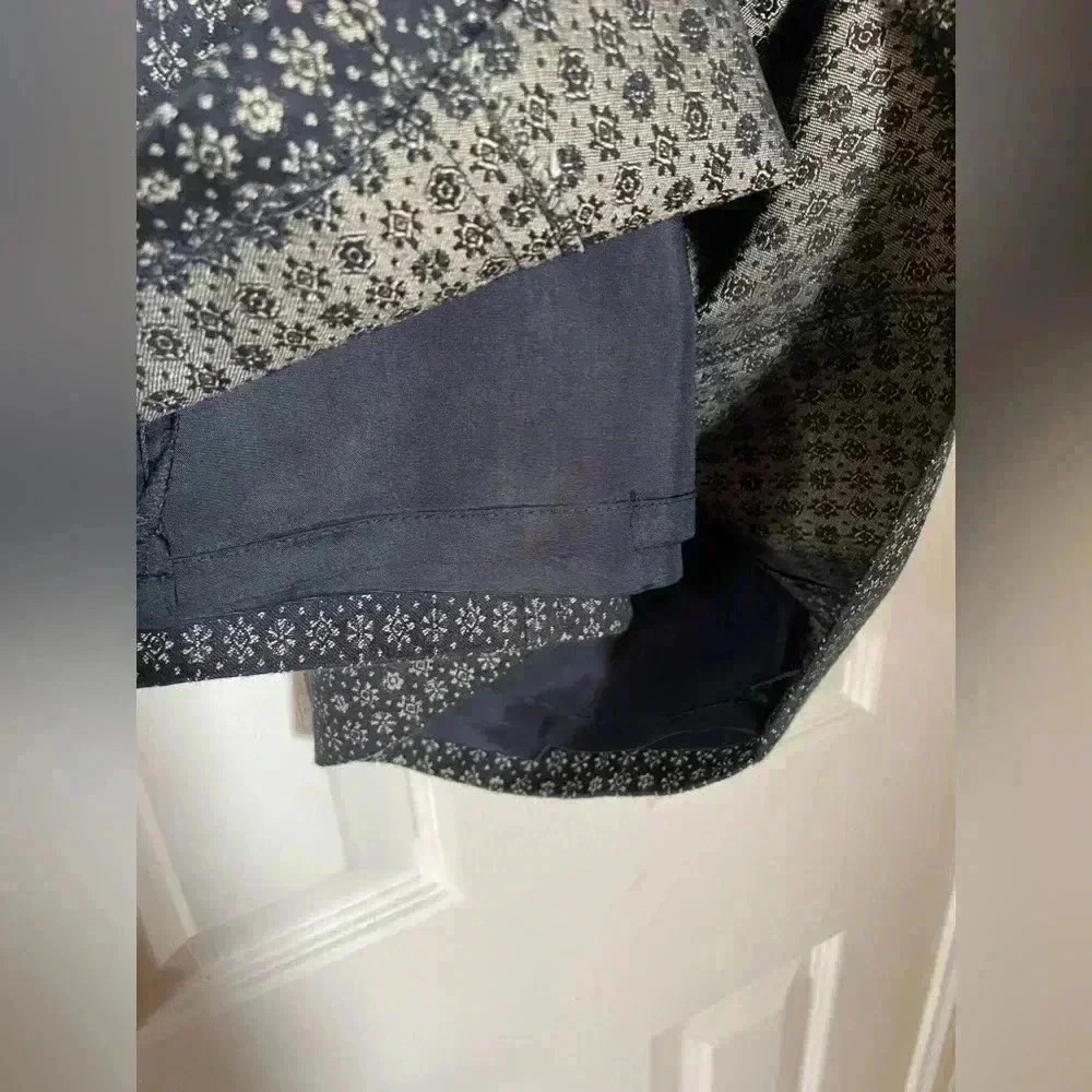 Ann Taylor skirt size 4 beautiful details - Picture 9 of 9